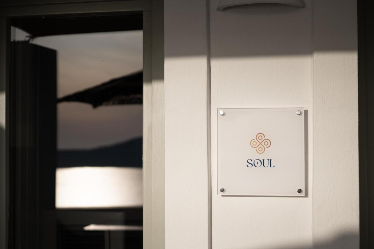 Asha Luxury Suites Fira  Exterior photo
